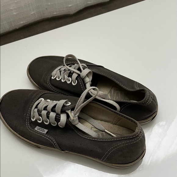 Vans - Picture 5 of 10